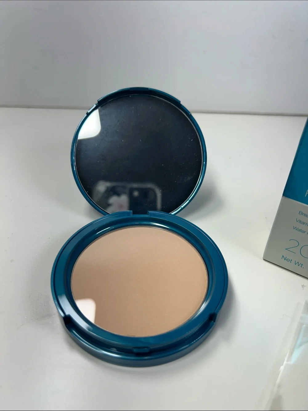 Colorscience Natural Finish Pressed Foundation - Light Ivory